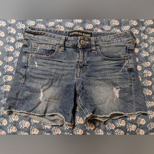 Express Medium Wash Distressed Cut Off Style Jean Shorts 5" Inseam sz 4